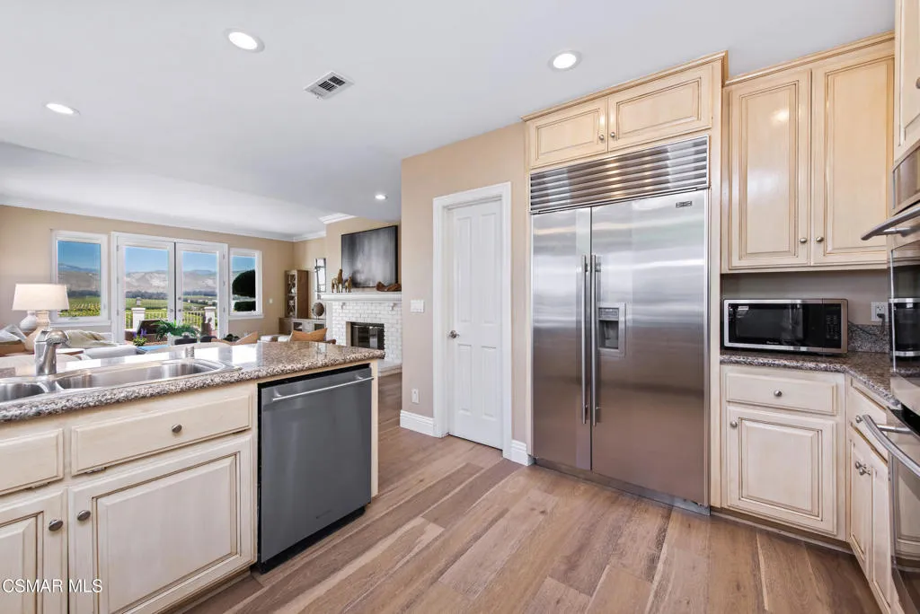 1074 Deseo Avenue, Camarillo, California 93010 home-pic-24