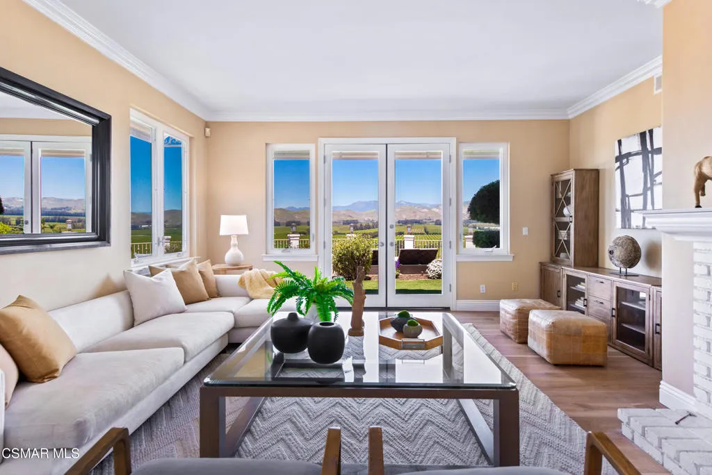1074 Deseo Avenue, Camarillo, California 93010 home-pic-10