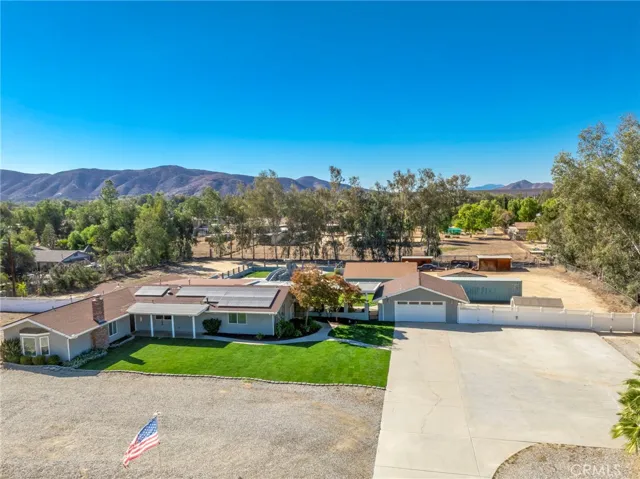 30245 Santa Fe, Hemet, California 92543
