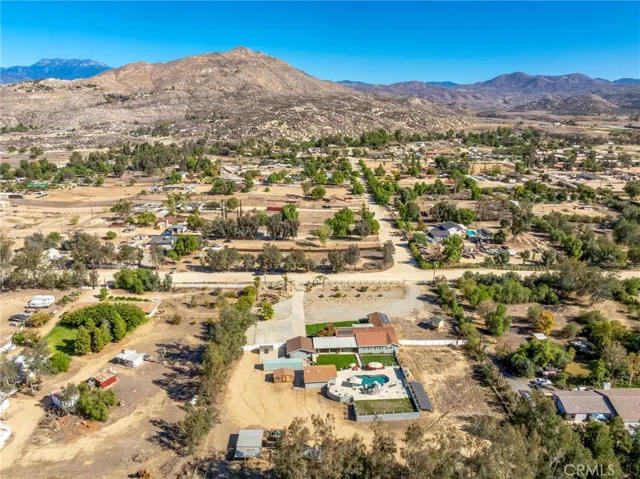 30245 Santa Fe, Hemet, California 92543