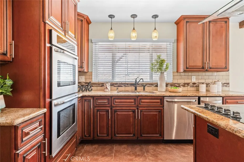 11425 Tiffany Lane, Moreno Valley, California 92557 home-pic-17