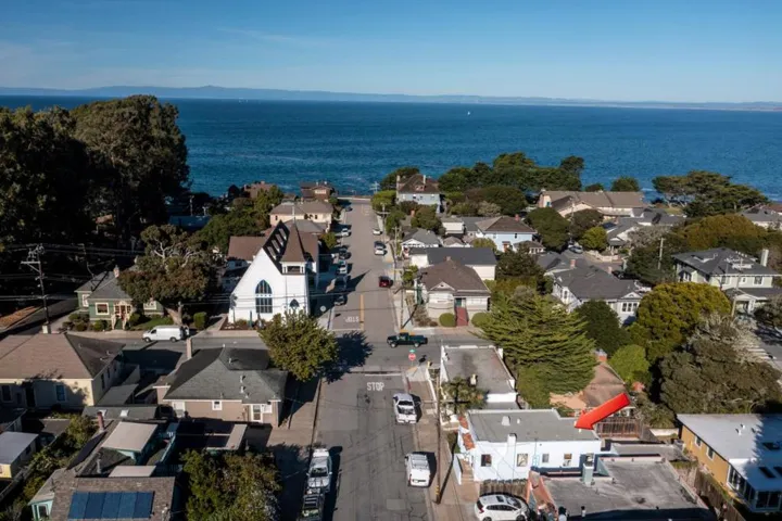 139 Carmel Avenue, Pacific Grove, California 93950