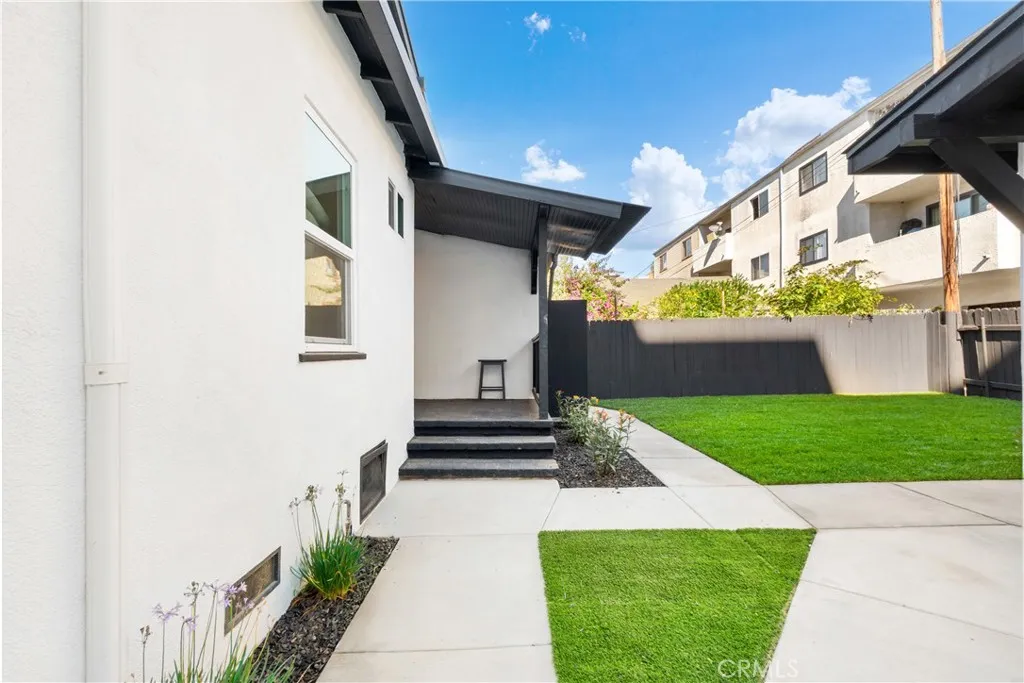 1148 Locust Avenue, Long Beach, California 90813 home-pic-22