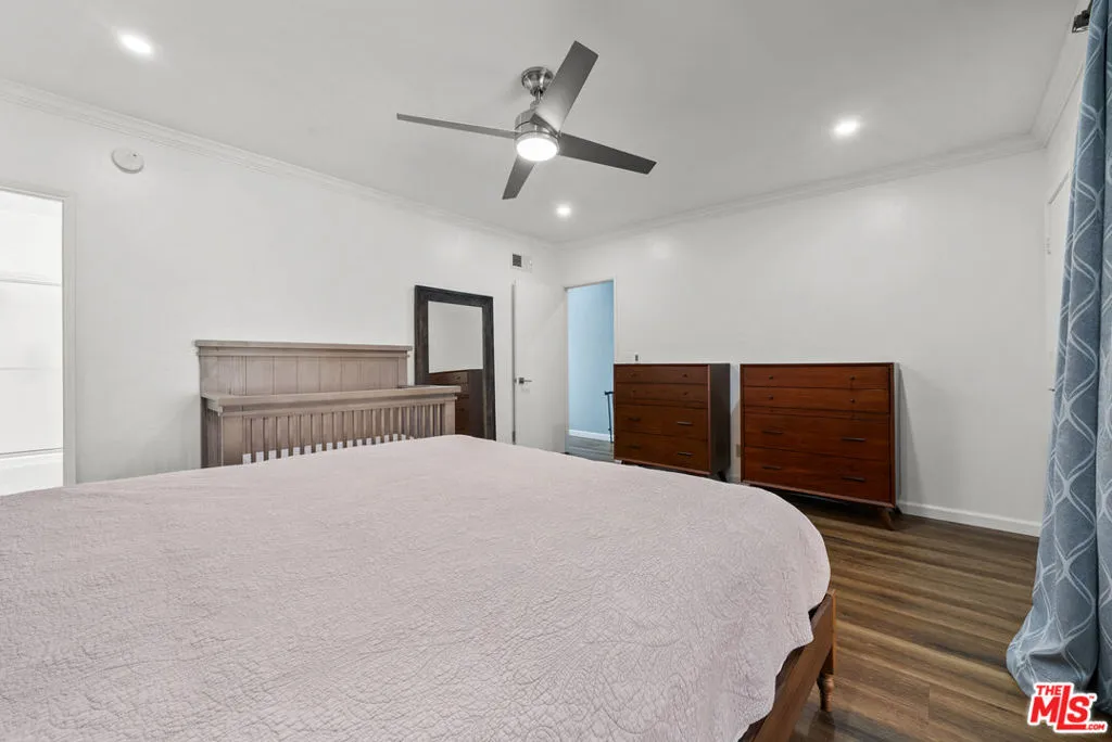 8024 Via Pompeii, Burbank, California 91504 home-pic-16