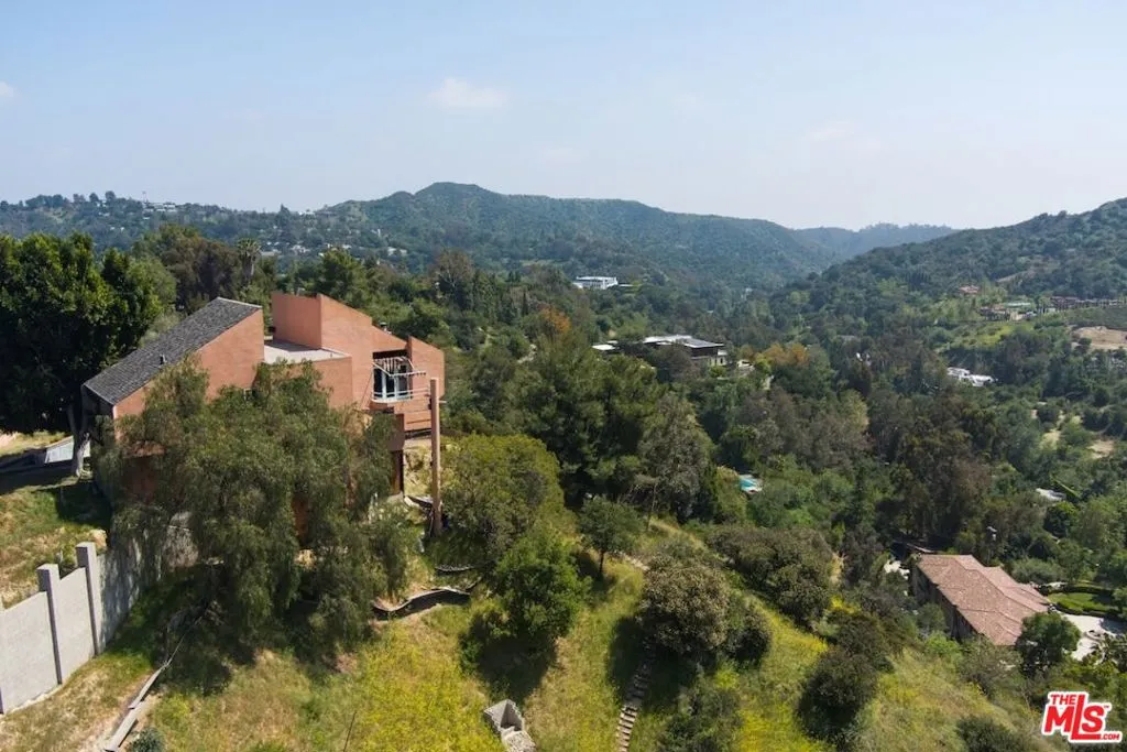 3025 Benedict Canyon Drive, Los Angeles, California 90210 home-pic-9