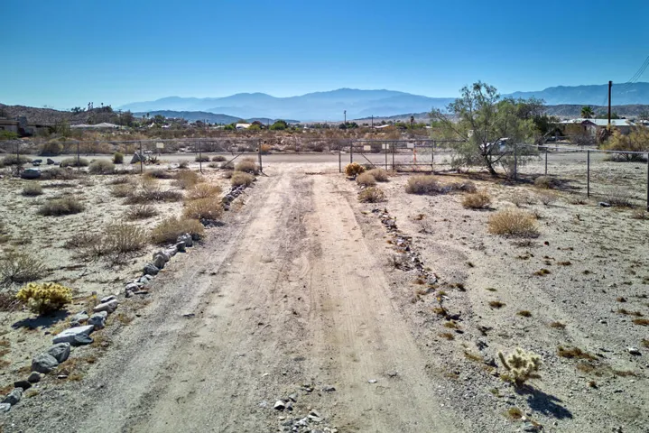 73300 Paradise Ave Desert Hot-large-016-