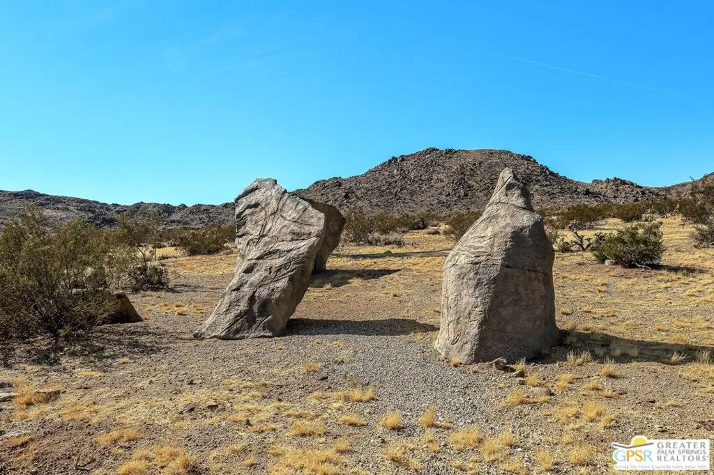 4974 Avenida Del Sol, Joshua Tree, California 92252 home-pic-31