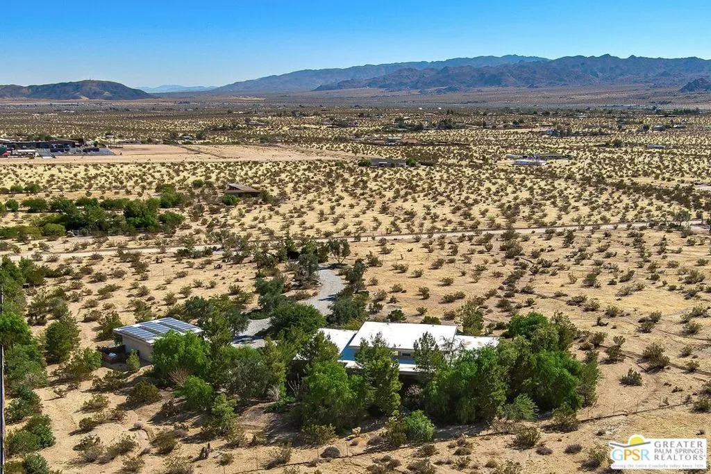 4974 Avenida Del Sol, Joshua Tree, California 92252 home-pic-3