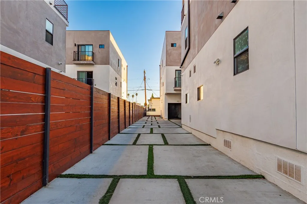 4842 W 17th Street, Los Angeles, California 90019 home-pic-28