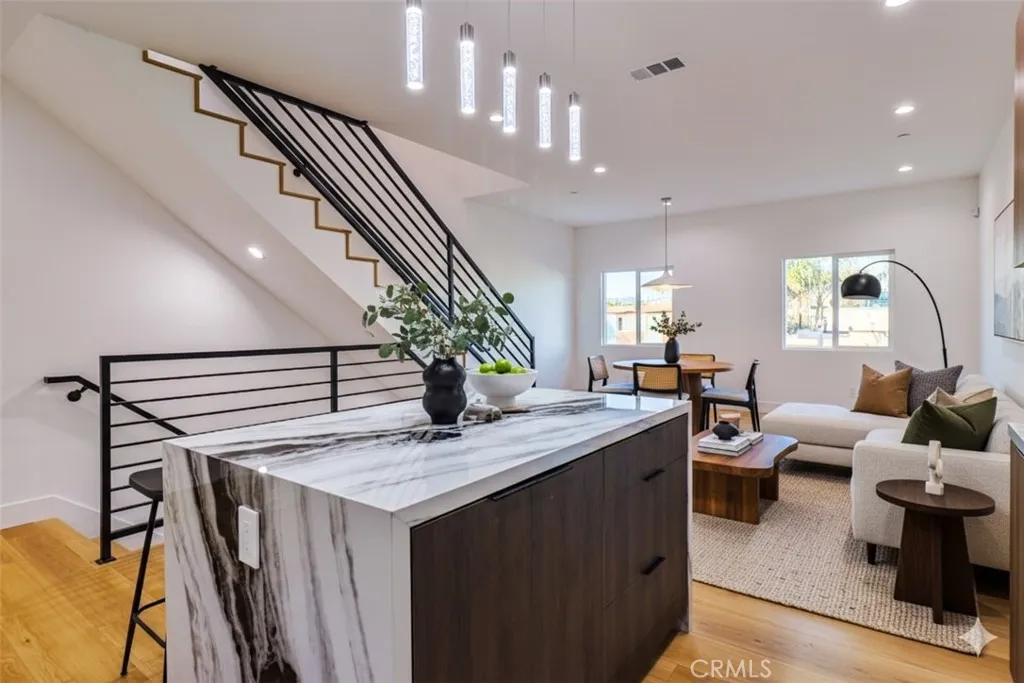 4842 W 17th Street, Los Angeles, California 90019 home-pic-6