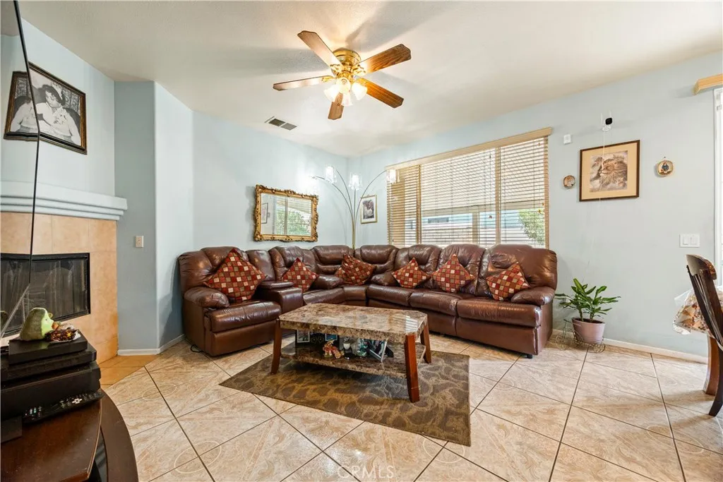 15587 Great Spirit Street, Victorville, California 92394 home-pic-16