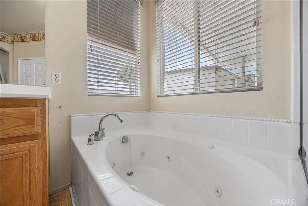 15587 Great Spirit Street, Victorville, California 92394 home-pic-28