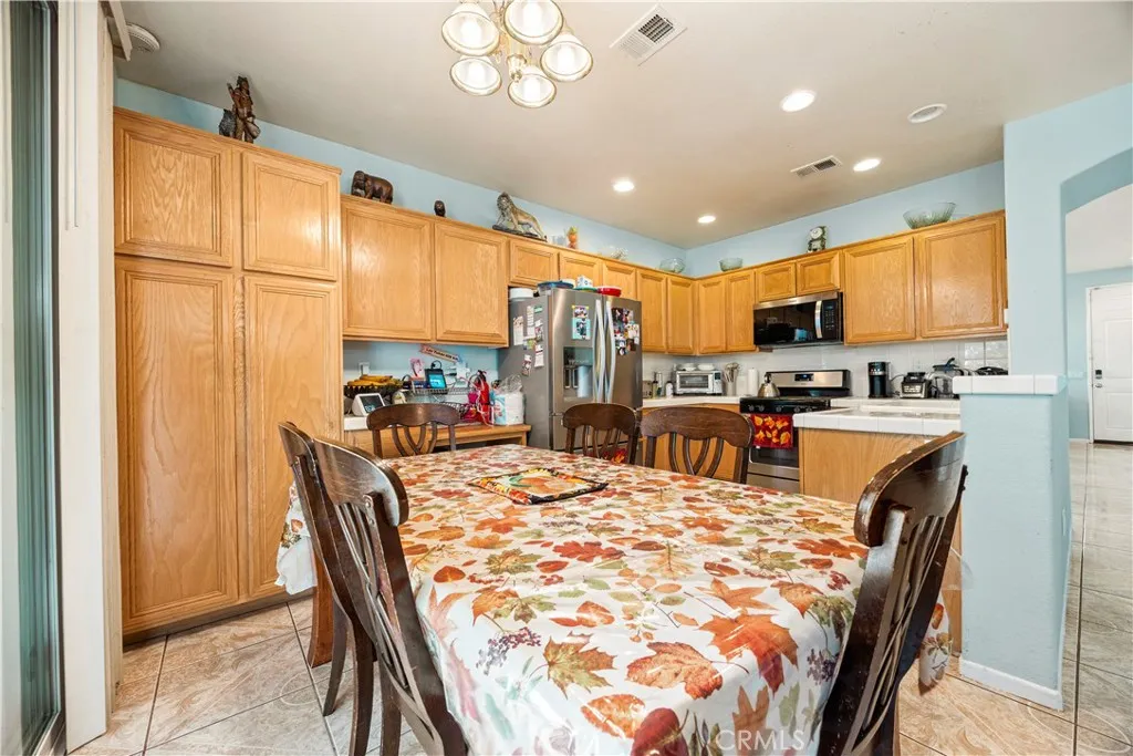 15587 Great Spirit Street, Victorville, California 92394 home-pic-19
