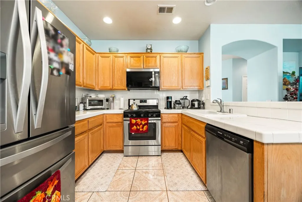 15587 Great Spirit Street, Victorville, California 92394 home-pic-17