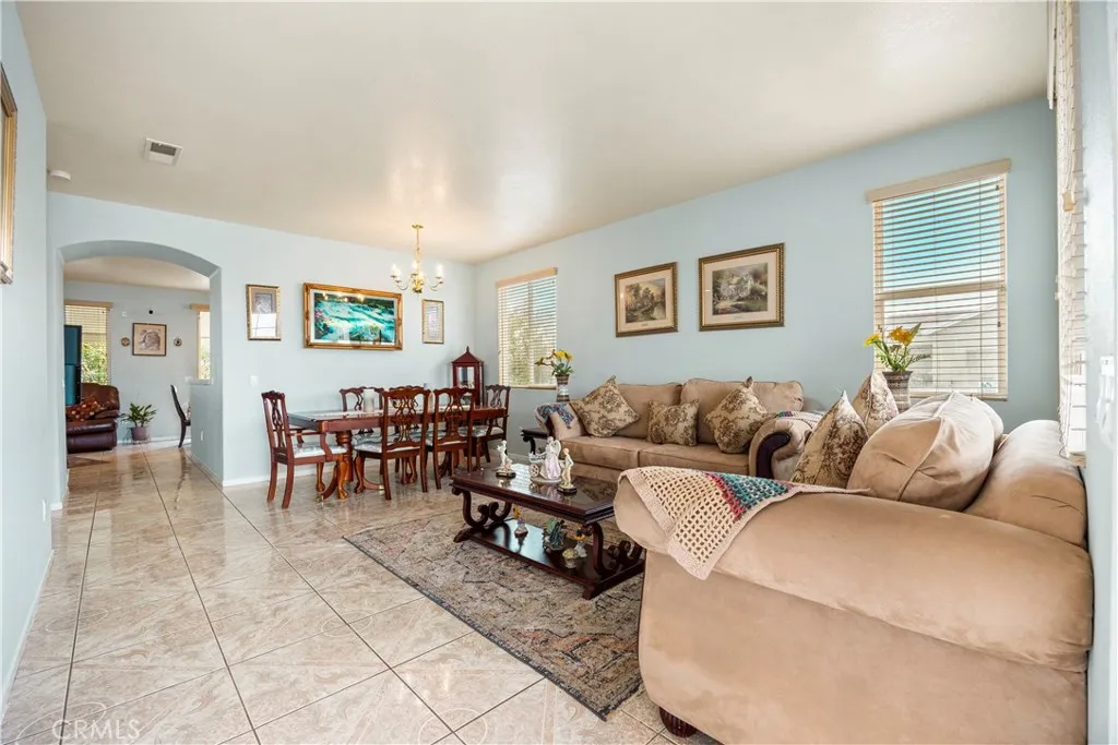 15587 Great Spirit Street, Victorville, California 92394 home-pic-10