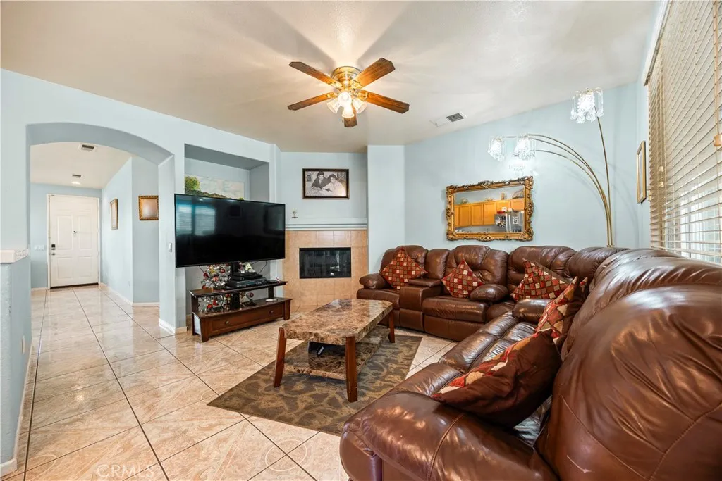 15587 Great Spirit Street, Victorville, California 92394 home-pic-14