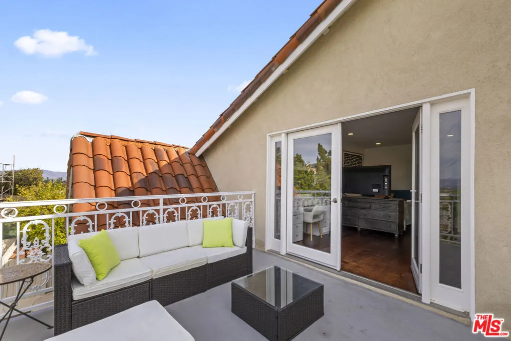 3804 Vista Linda Drive, Encino, California 91316 home-pic-23