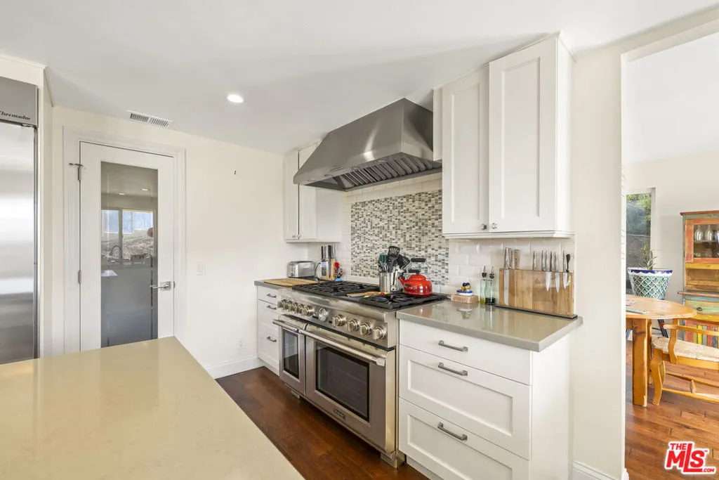 3804 Vista Linda Drive, Encino, California 91316 home-pic-4