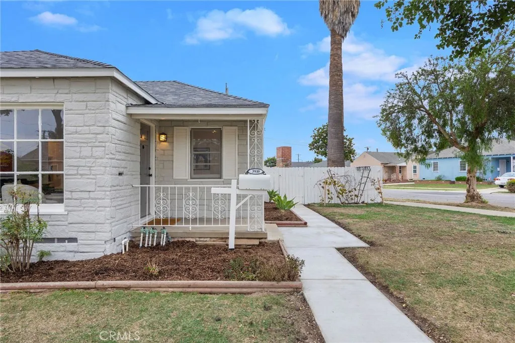 3910 E De Ora Way, Long Beach, California 90815 home-pic-35