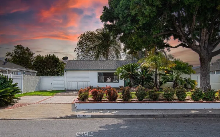999 Oak Street, Costa Mesa, California 92627