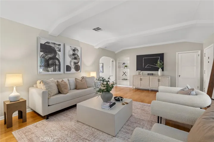 2692 San Francisco Avenue, Long Beach, California 90806