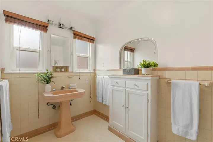 2692 San Francisco Avenue, Long Beach, California 90806