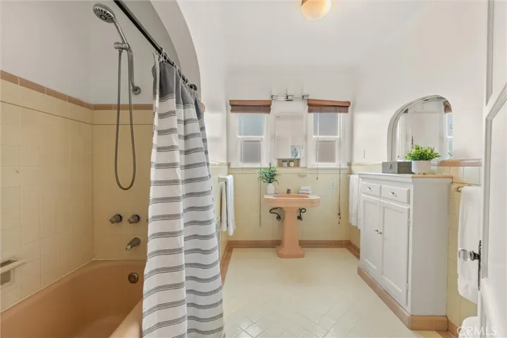 2692 San Francisco Avenue, Long Beach, California 90806