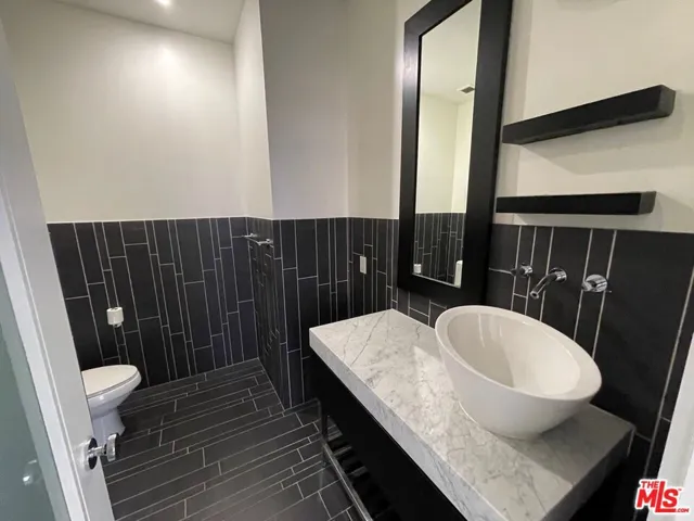 727 W 7th Street 304, Los Angeles, California 90017