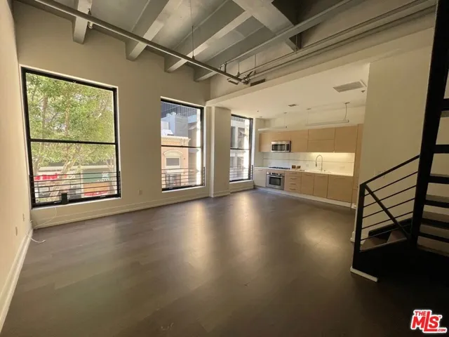 727 W 7th Street 304, Los Angeles, California 90017
