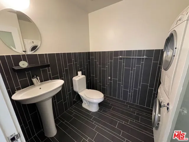 727 W 7th Street 304, Los Angeles, California 90017