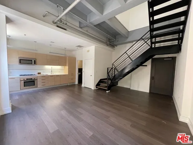 727 W 7th Street 304, Los Angeles, California 90017