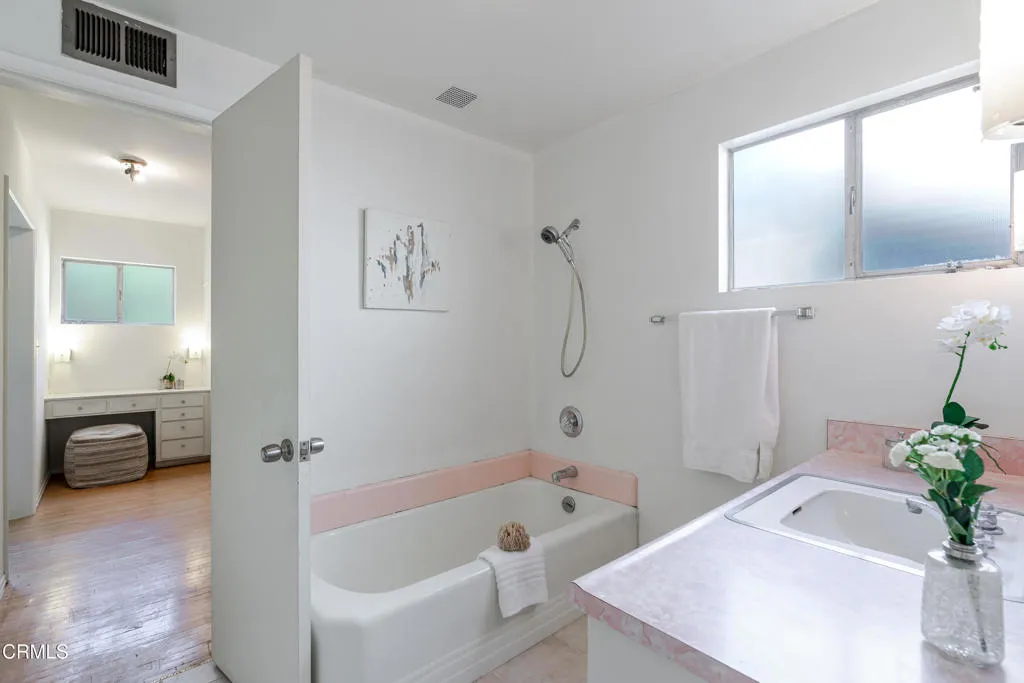 817 E Mountain Street, Glendale, California 91207 home-pic-25