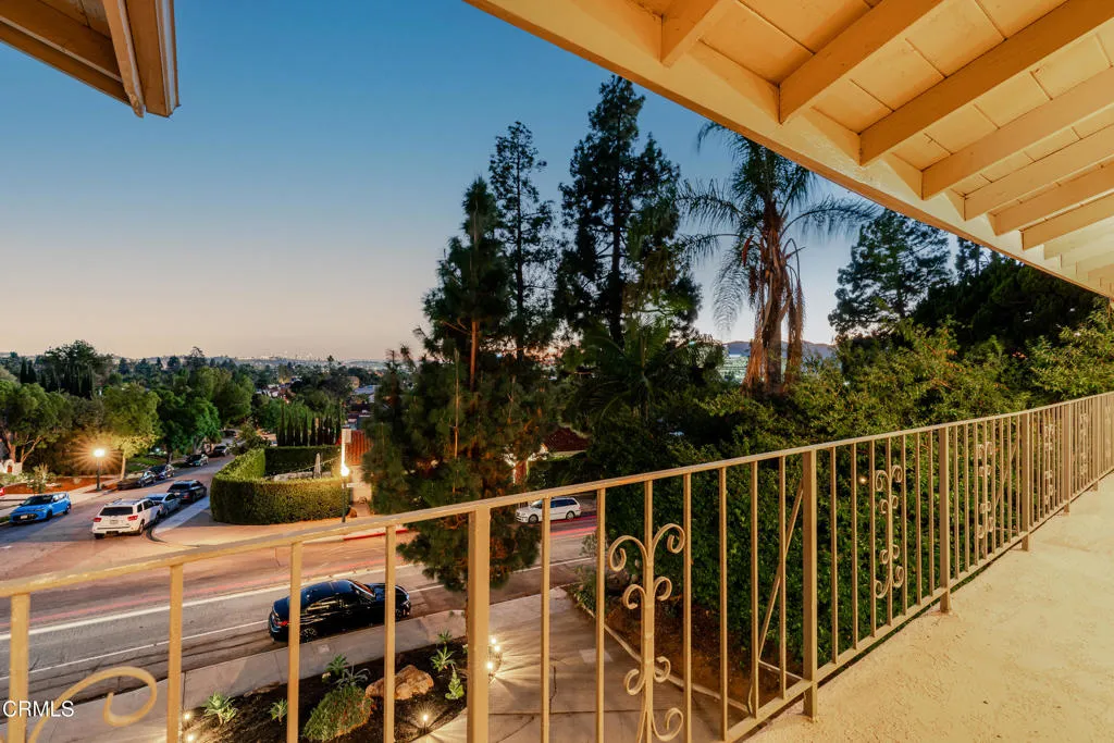 817 E Mountain Street, Glendale, California 91207 home-pic-49