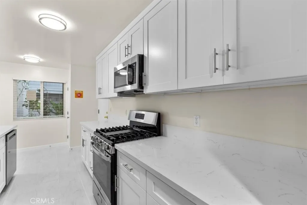 7505 Hampton Avenue 4, West Hollywood, California 90046 home-pic-16
