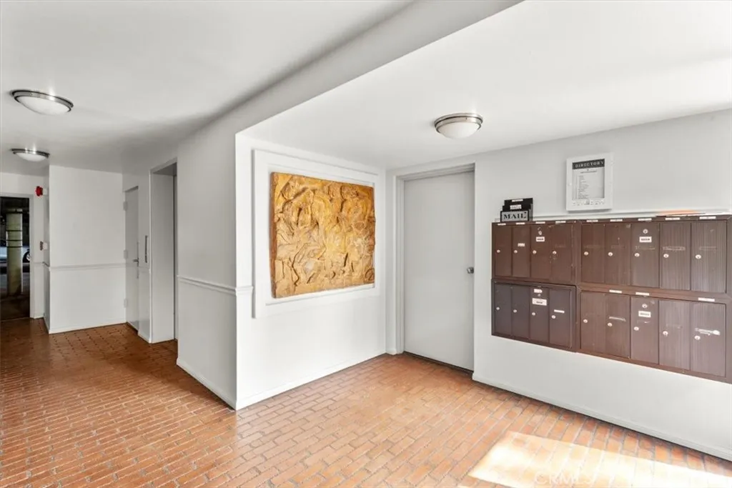 7505 Hampton Avenue 4, West Hollywood, California 90046 home-pic-6