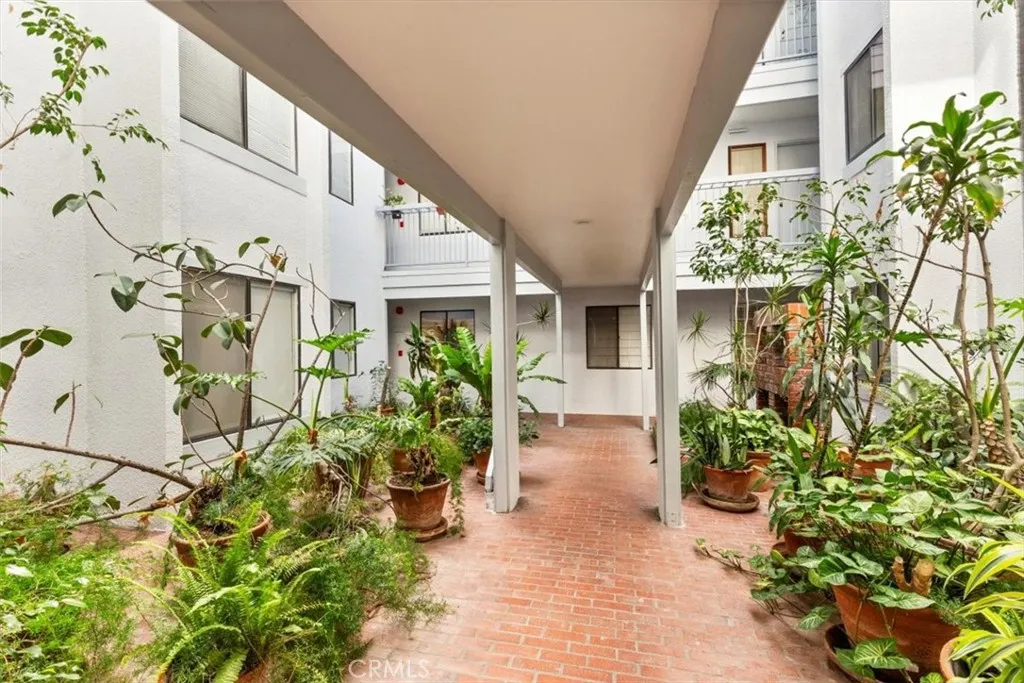 7505 Hampton Avenue 4, West Hollywood, California 90046 home-pic-5