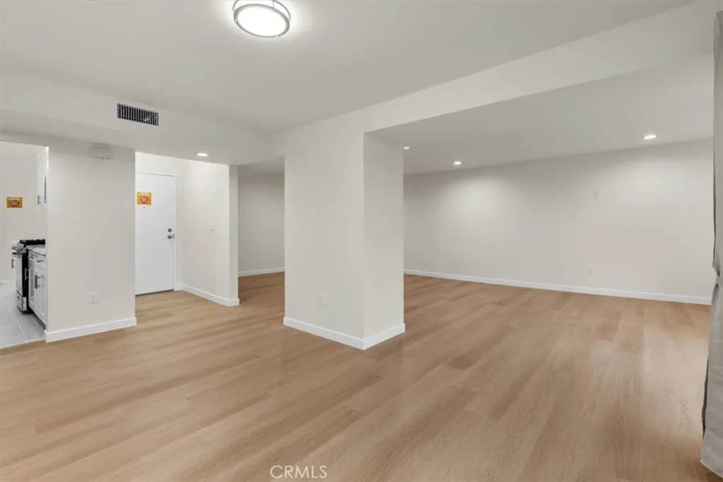 7505 Hampton Avenue 4, West Hollywood, California 90046 home-pic-12