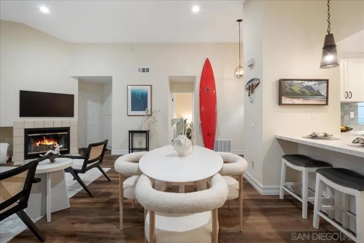 2006 Mountain Vista Way, Oceanside, California 92054
