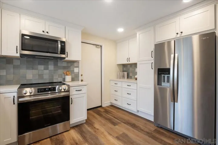 2006 Mountain Vista Way, Oceanside, California 92054