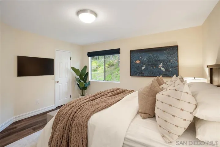 2006 Mountain Vista Way, Oceanside, California 92054
