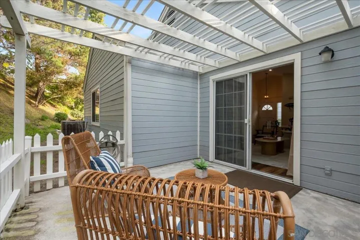2006 Mountain Vista Way, Oceanside, California 92054