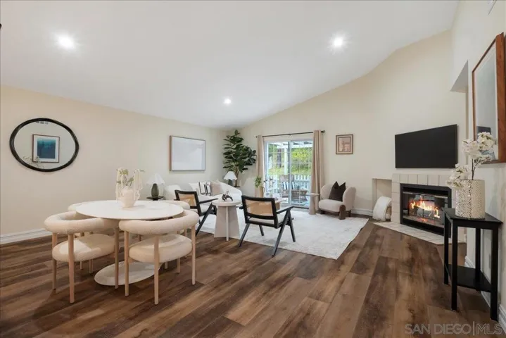 2006 Mountain Vista Way, Oceanside, California 92054