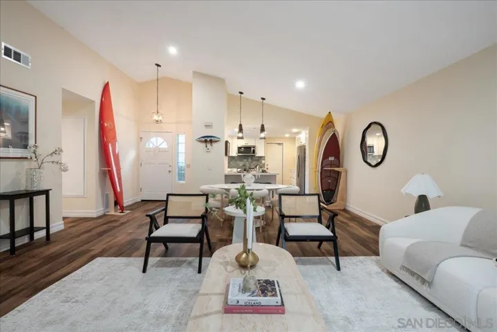 2006 Mountain Vista Way, Oceanside, California 92054
