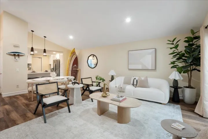 2006 Mountain Vista Way, Oceanside, California 92054