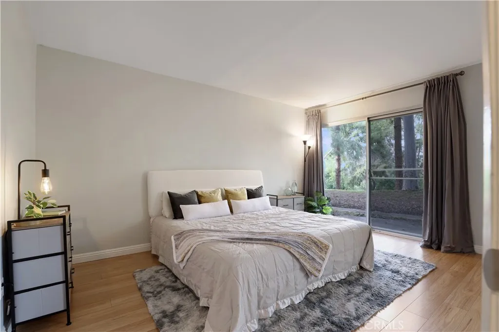 22081 Caminito Amor, Laguna Hills, California 92653 home-pic-17