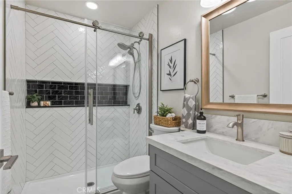 47 W Mcfarlane, Ventura, California 93001 home-pic-22