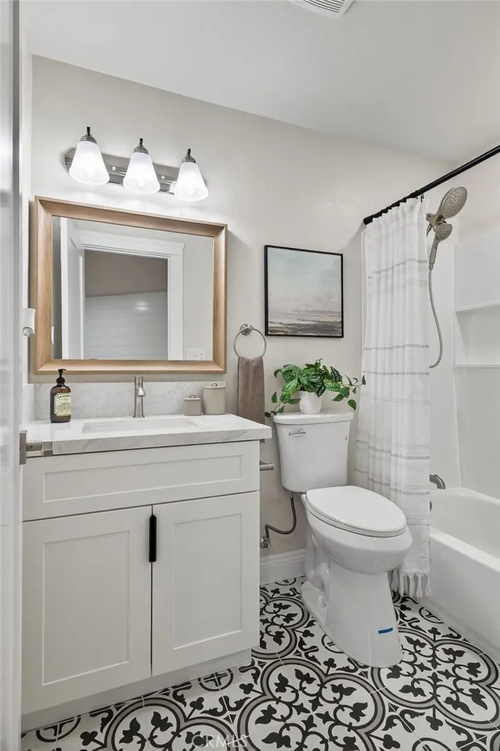 47 W Mcfarlane, Ventura, California 93001 home-pic-17