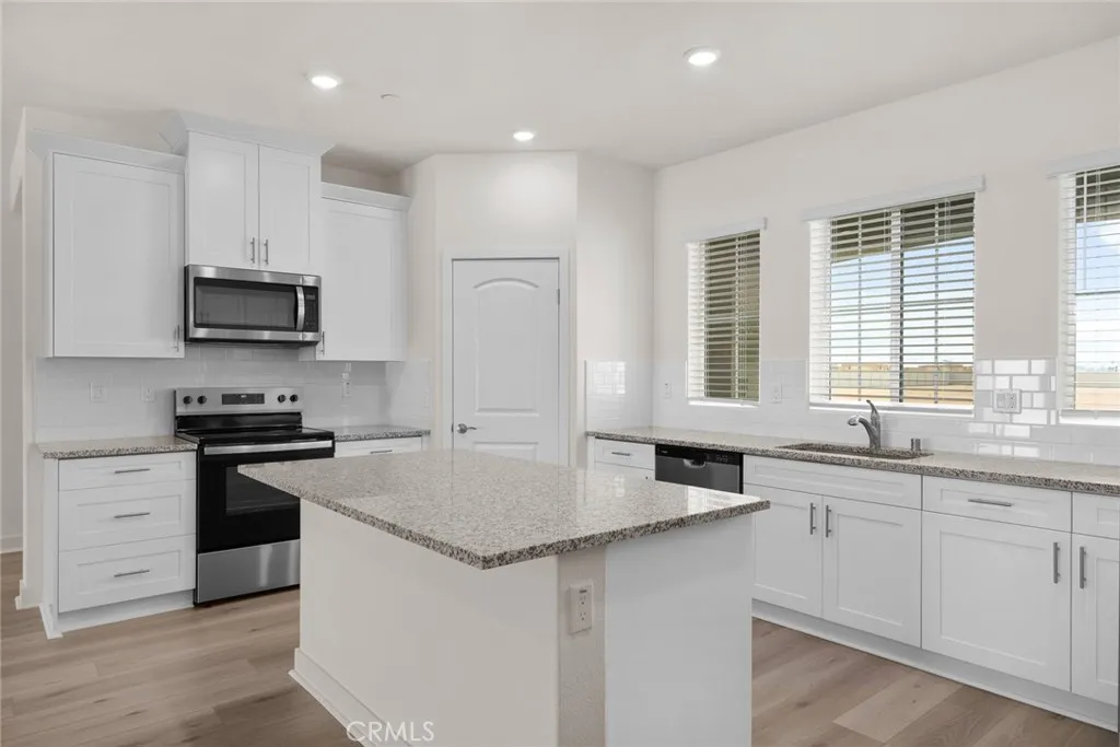 14892 White Sage, Apple Valley, California 92307 home-pic-2