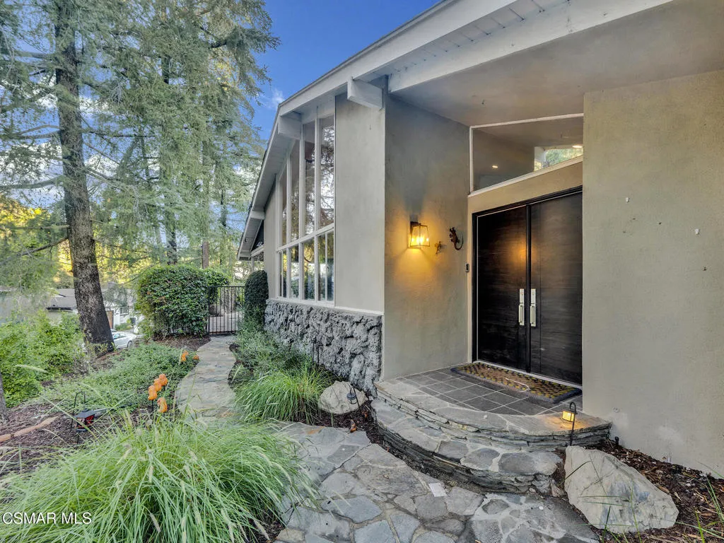 17032 Cotter Place, Encino, California 91436 home-pic-1