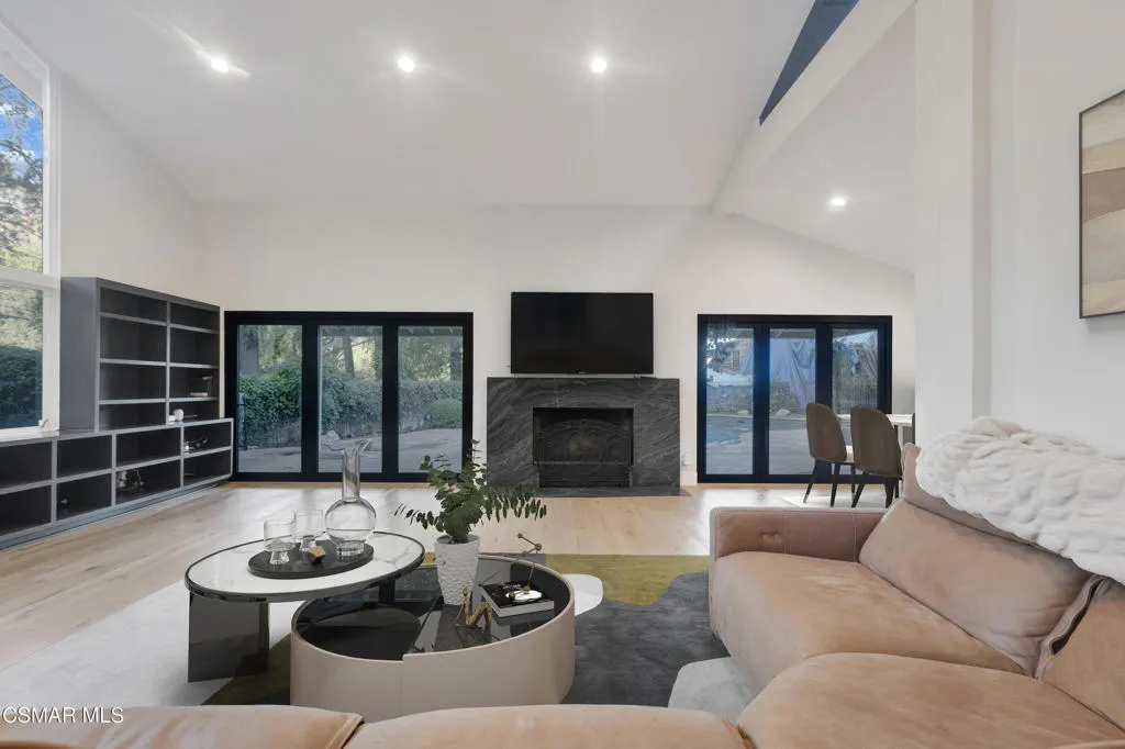17032 Cotter Place, Encino, California 91436 home-pic-3